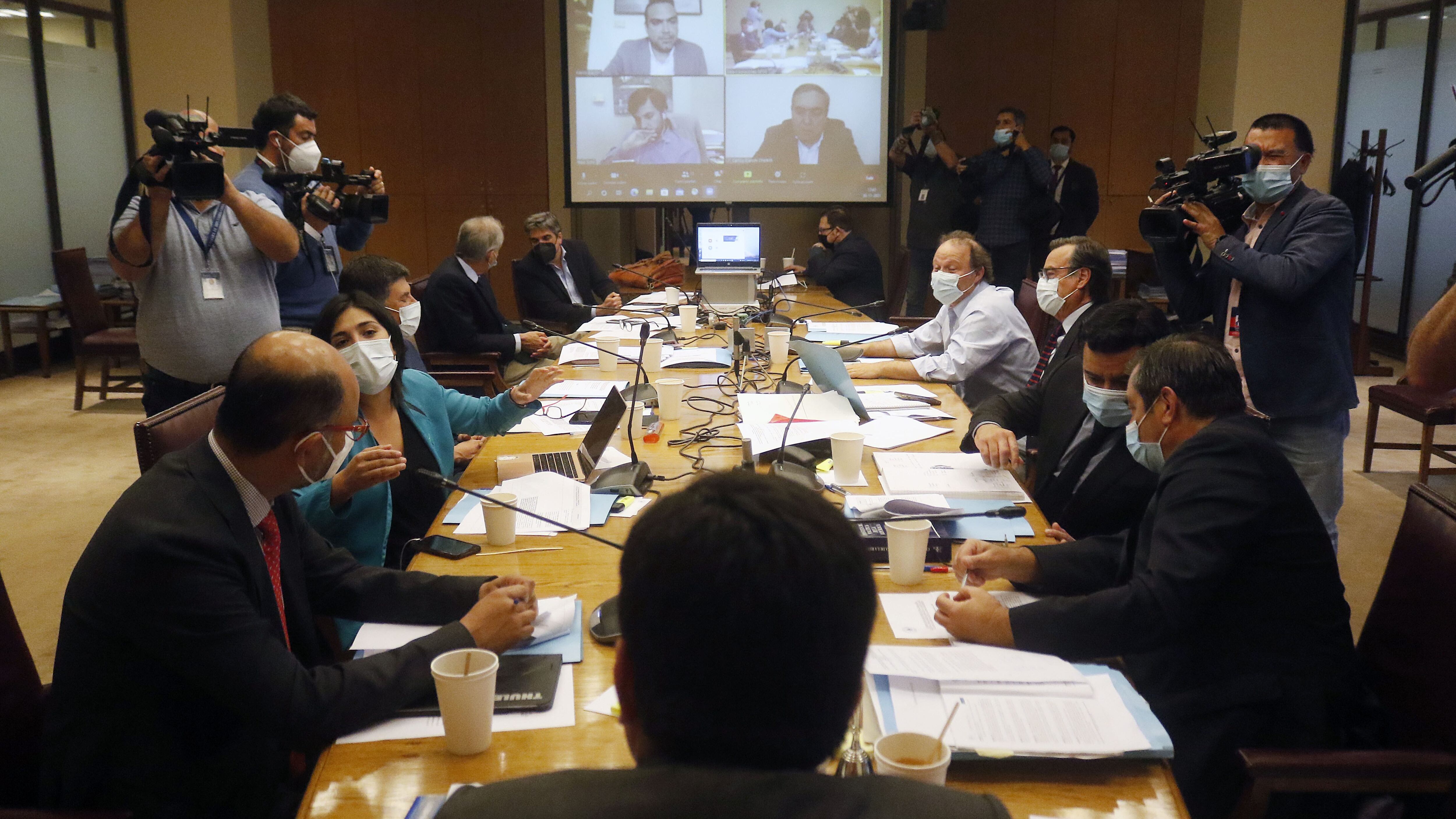 30 DE NOVIEMBRE DE 2021/VALPARAISOVista general de la sesión de la Comisión Mixta del proyecto de cuarto retiro de fondos de pensiones.
FOTO: LEONARDO RUBILAR CHANDIA/AGENCIAUNO