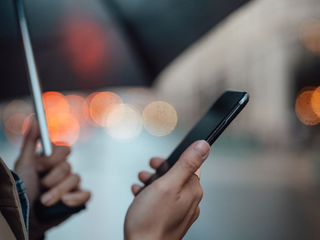 Temporal en Chile: estas son las recomendaciones “claves” para mantener tu celular operativo durante la lluvia