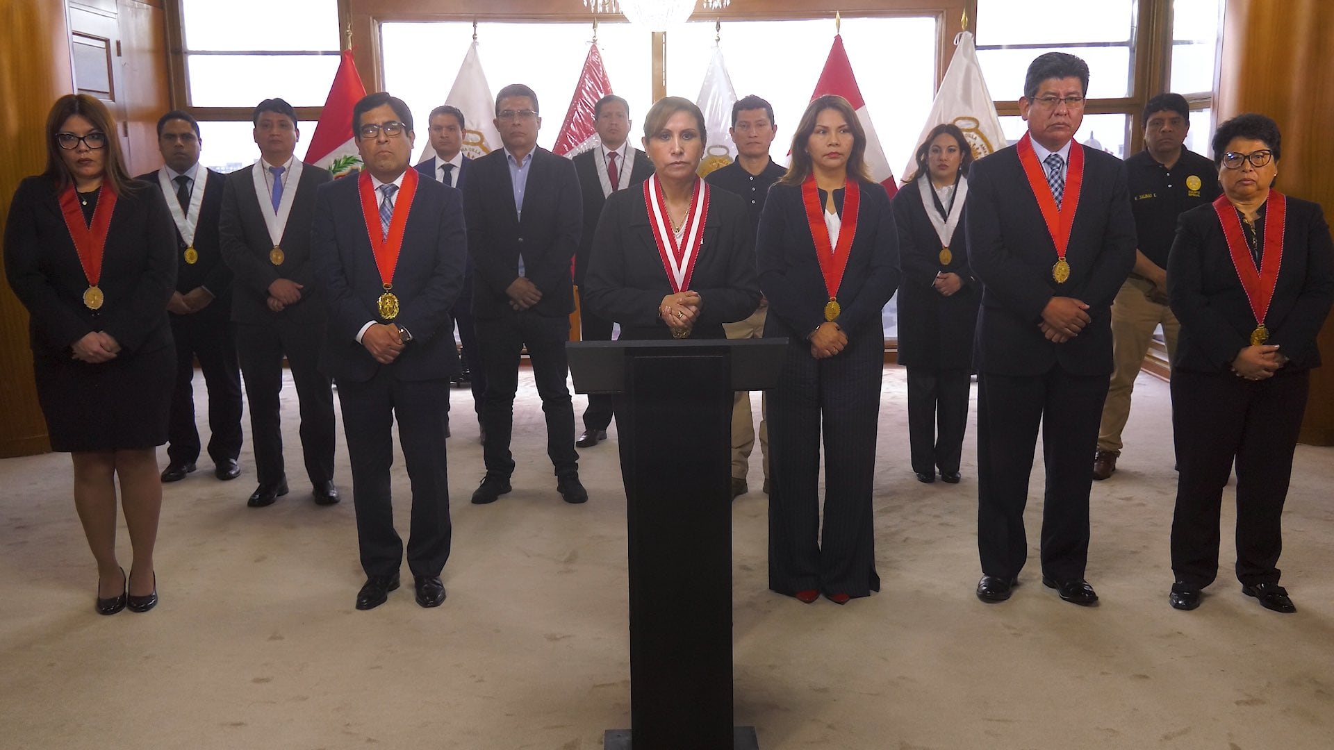 La titular del ministerio público peruano Patricia Benavides junto a fiscales