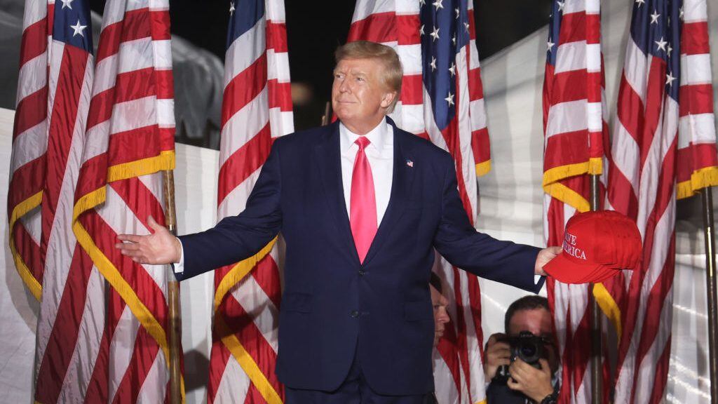 Trump en guerra contra el FBI: Acusa que le robaron sus pasaportes