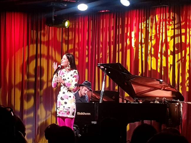 Francisca Valenzuela durante su presentación en el Grammy Museum. / ADN.cl
