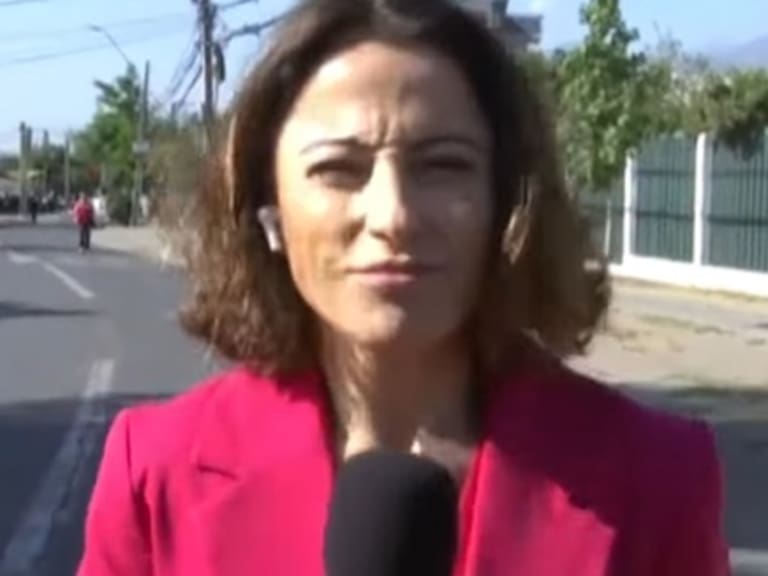 Se lanzó: Constanza Santa María tuvo hilarante reacción mientras Kast votaba en las Elecciones 2025