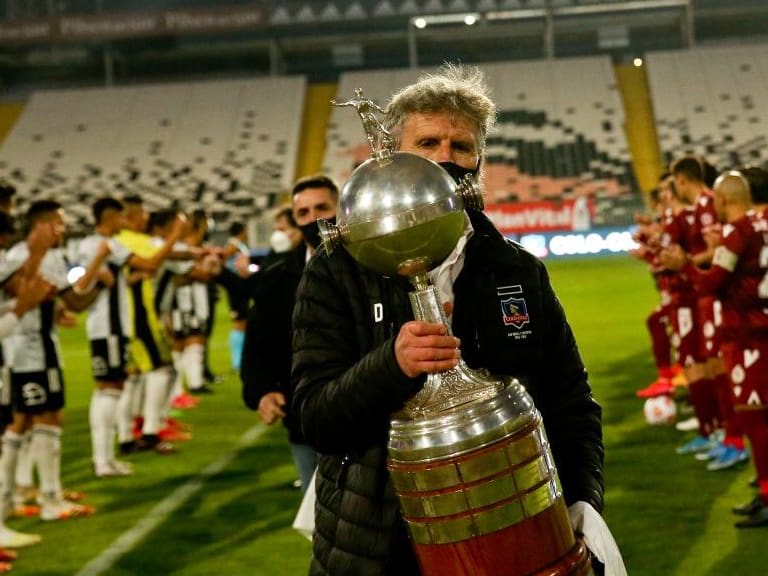 6 de Junio del 2021/SANTIAGOHomenaje a los 30 años de ganar la Copa Libertadores de America ,durante el partido valido por la décima fecha del Campeonato Nacional AFP PlanVital 2021, entre Colo Colo vs Deportes La Serena, disputado en el Estadio Monumental.
FOTO:FRANCISCO LONGA/AGENCIAUNO
