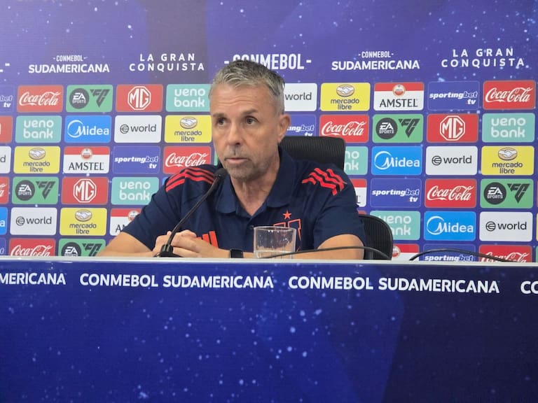 “No es una preocupación”: Gustavo Álvarez desestima la falta de ritmo de la U de Chile respecto a Lanús para jugar Copa Sudamericana