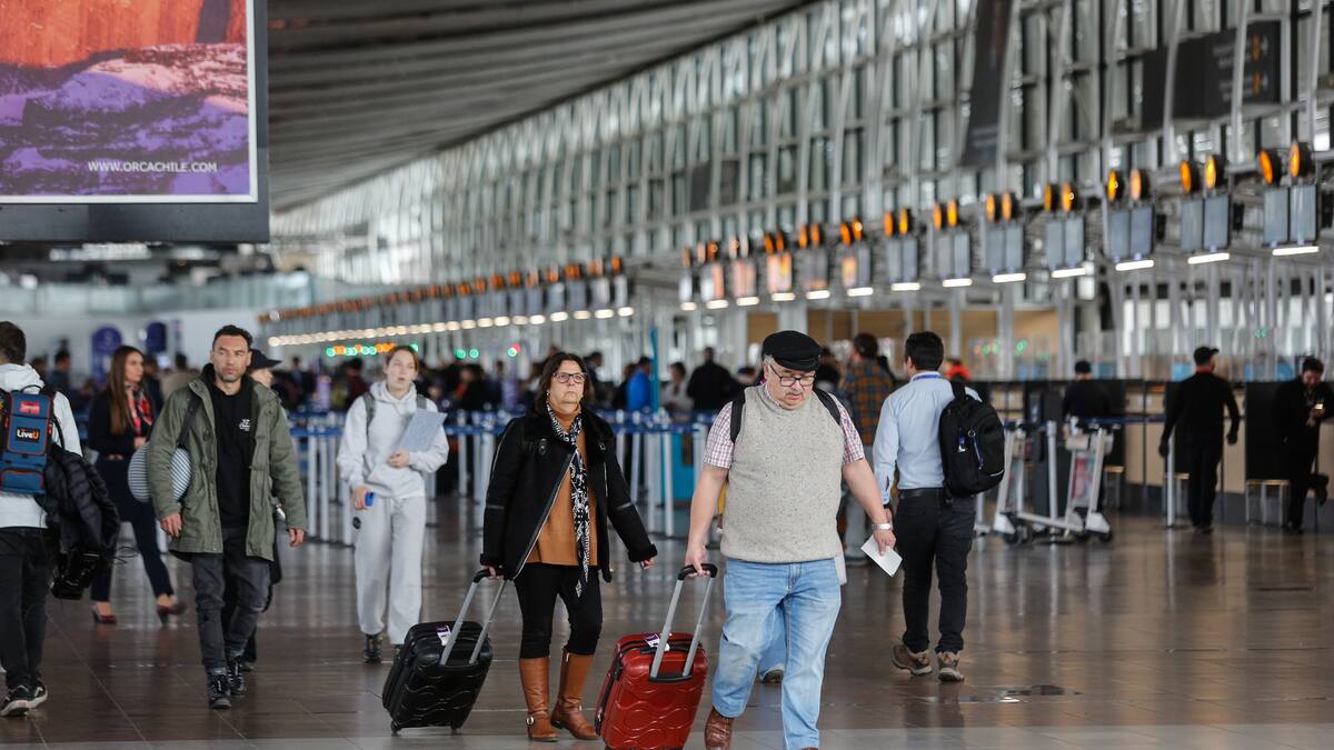 Aeropuerto de Santiago es destacado como el más puntual del mundo: revisa cuál fue el top 10