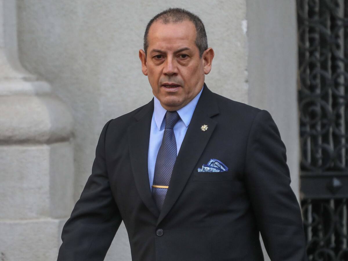 Allanan casa y oficina del director general de la PDI: será formalizado por el caso audios