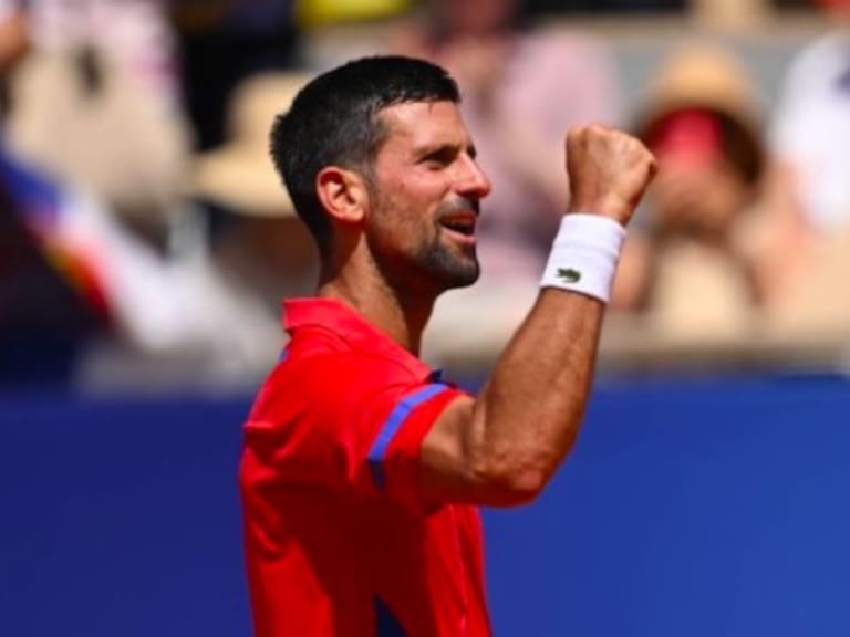 Novak Djokovic da vuelta un set increíble ante Tsitsipas y se mete entre los cuatro mejores en París 2024: así quedaron las semifinales