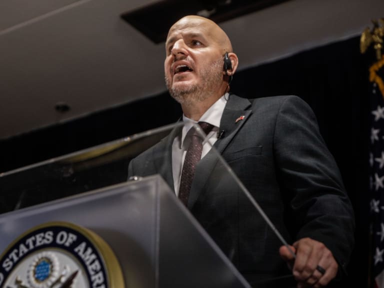 Embajador Judd pone en duda continuidad de Visa Waiver si Chile no se retira del proyecto de cable chino