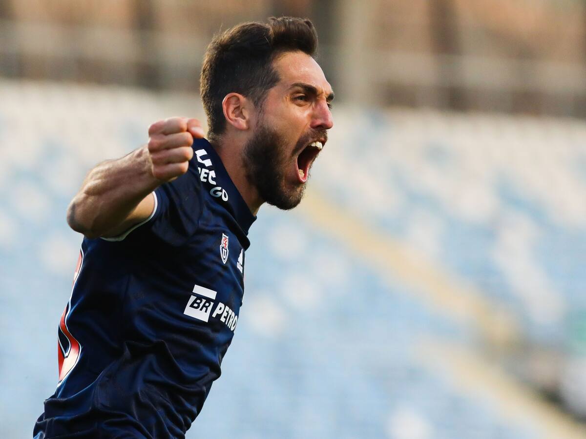Azul Azul acercó posiciones con Joaquín Larrivey para renovar el contrato del delantero argentino