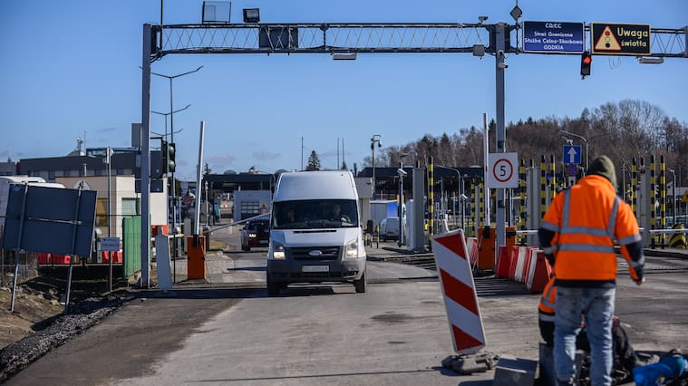 MEDYKA, POLAND - FEBRUARY 24: Ukrainian citizens drive their cars as they cross the Polish Ukrainian border on February 24, 2022 in Medyka, Poland. Overnight, Russia began a large-scale attack on Ukraine, with explosions reported in multiple cities and far outside the restive eastern regions held by Russian-backed rebels. (Photo by Omar Marques/Getty Images)