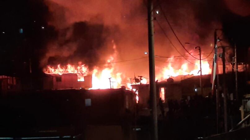 incendio en antofagasta dejó 30 damnificados en campamento