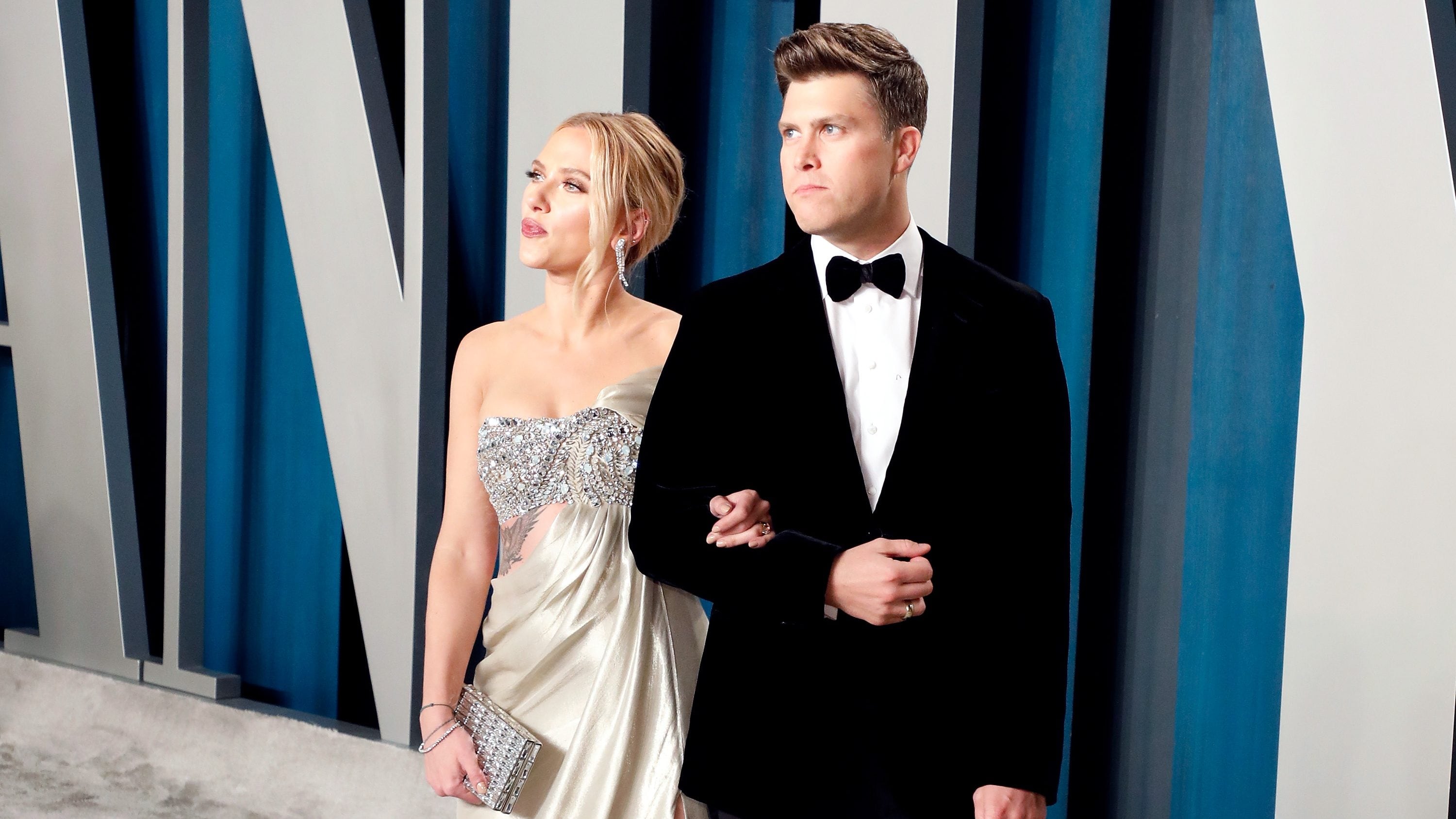 BEVERLY HILLS, CALIFORNIA - FEBRUARY 09: Scarlett Johansson and Colin Jost attend the Vanity Fair Oscar Party at Wallis Annenberg Center for the Performing Arts on February 09, 2020 in Beverly Hills, California. (Photo by Taylor Hill/FilmMagic,)