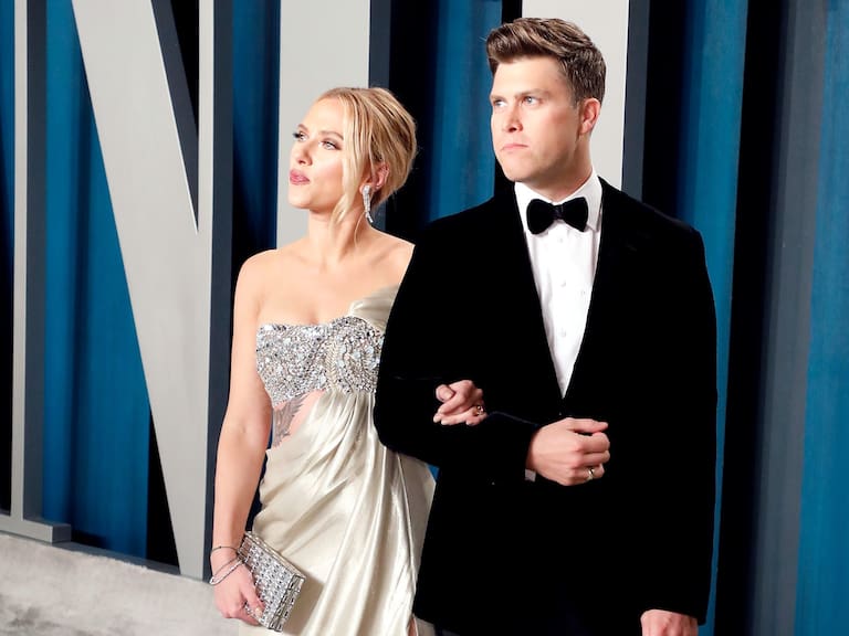 BEVERLY HILLS, CALIFORNIA - FEBRUARY 09: Scarlett Johansson and Colin Jost attend the Vanity Fair Oscar Party at Wallis Annenberg Center for the Performing Arts on February 09, 2020 in Beverly Hills, California. (Photo by Taylor Hill/FilmMagic,)