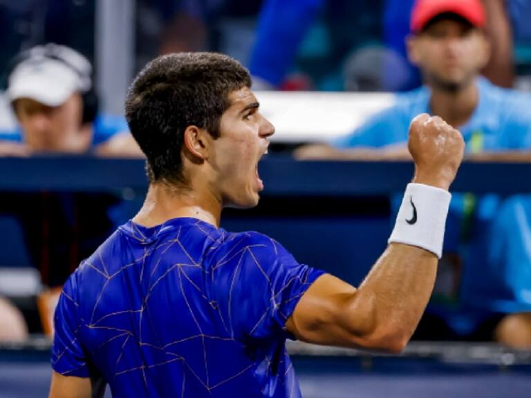 Carlos Alcaraz no se cansa de ganar: venció al campeón defensor Hurkacz y se metió en la final del Masters 1000 de Miami