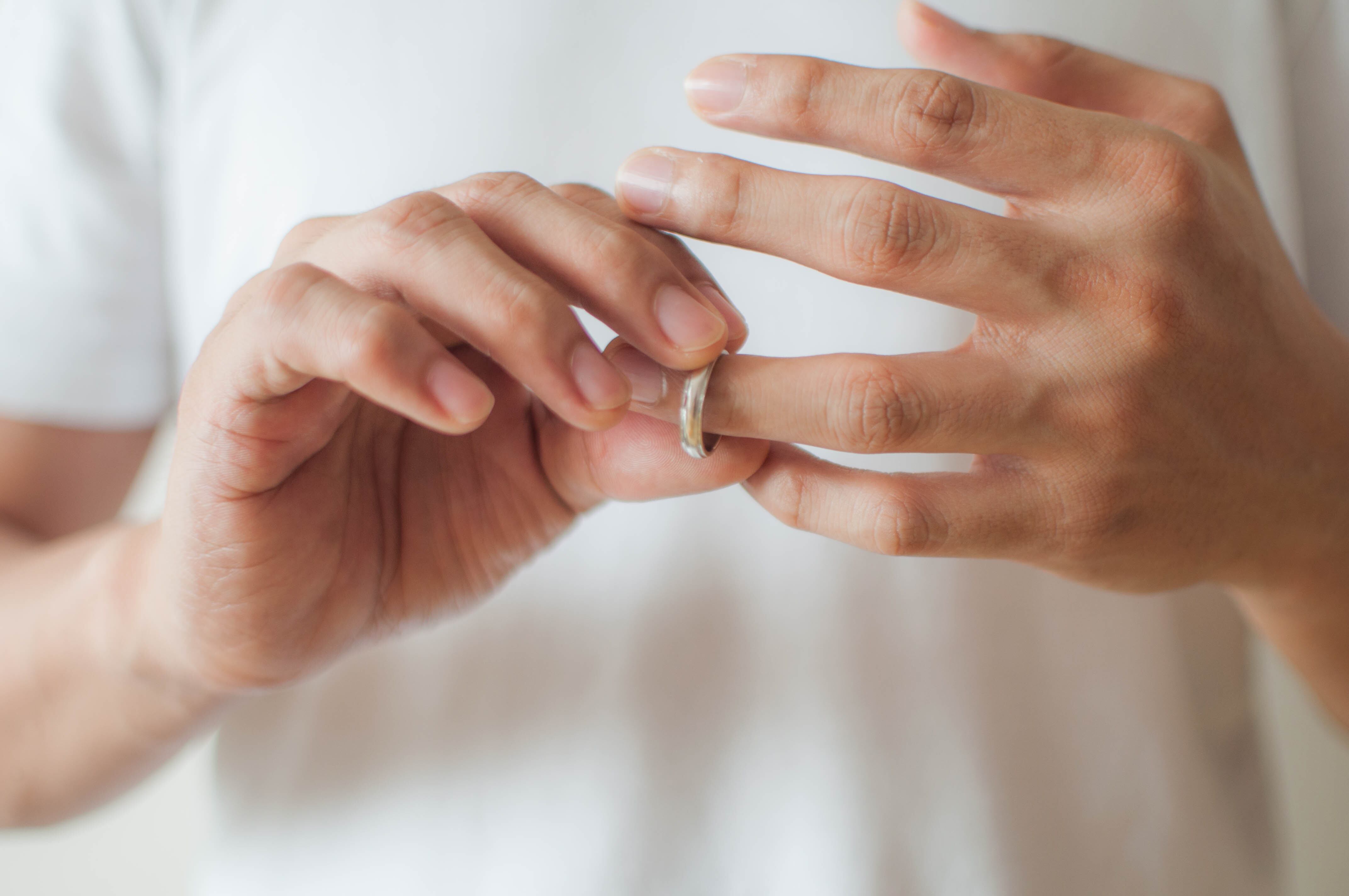 “El Estado de Chile me divorció por error”: afectado exige corrección definitiva en el Registro Civil