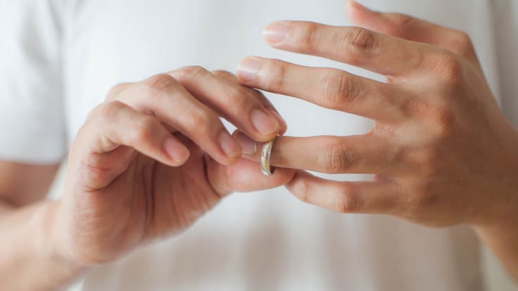 “El Estado de Chile me divorció por error”: afectado exige corrección definitiva en el Registro Civil