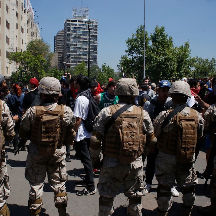 Guerra de declaraciones en el oficialismo por proyecto para indultar a militares y carabineros del 18-O