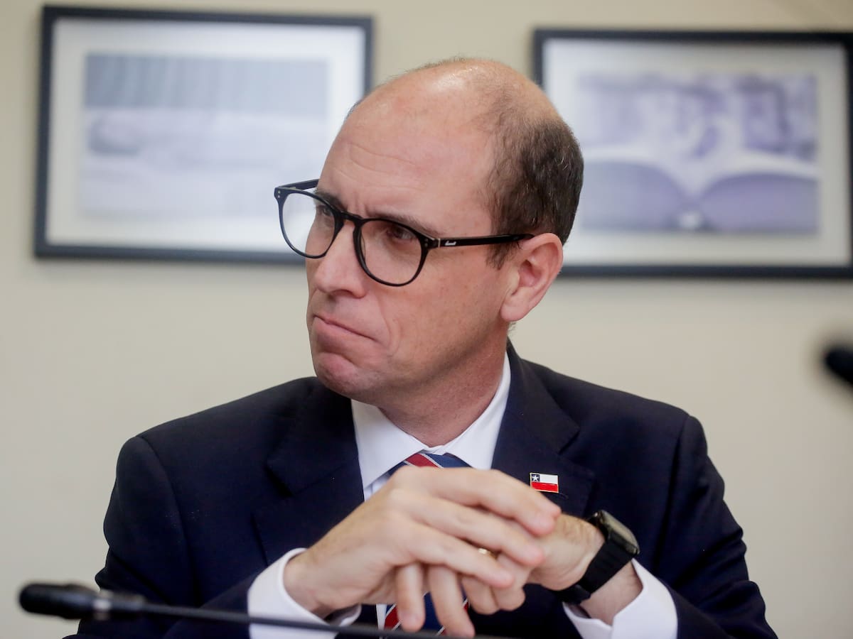 Arrau responde a la oposición y descarta frenar agenda de seguridad: “Nos interesa mantener la urgencia”