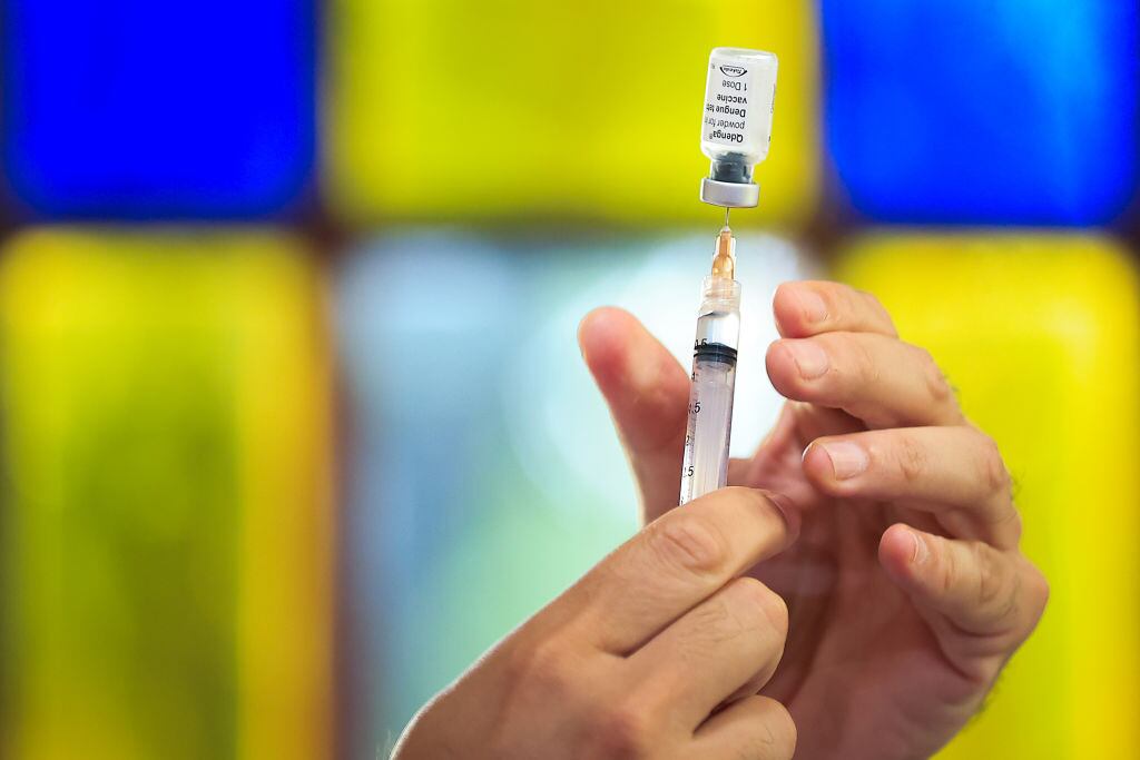 En el estado de Rio de Janeiro se lanzó una campaña de vacunación contra el dengue, en medio de la alerta sanitaria en varias regiones de Brasil.