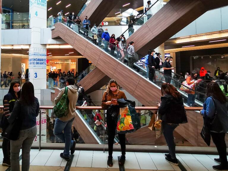 Seremi de Salud inicia sumario a Costanera Center tras muerte de hombre: decretó «prohibición del acceso a perímetro de riesgo»
