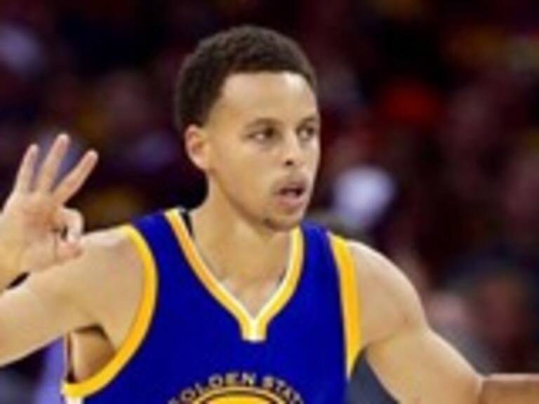 Compañero de Stephen Curry salió celebrando antes de tiempo