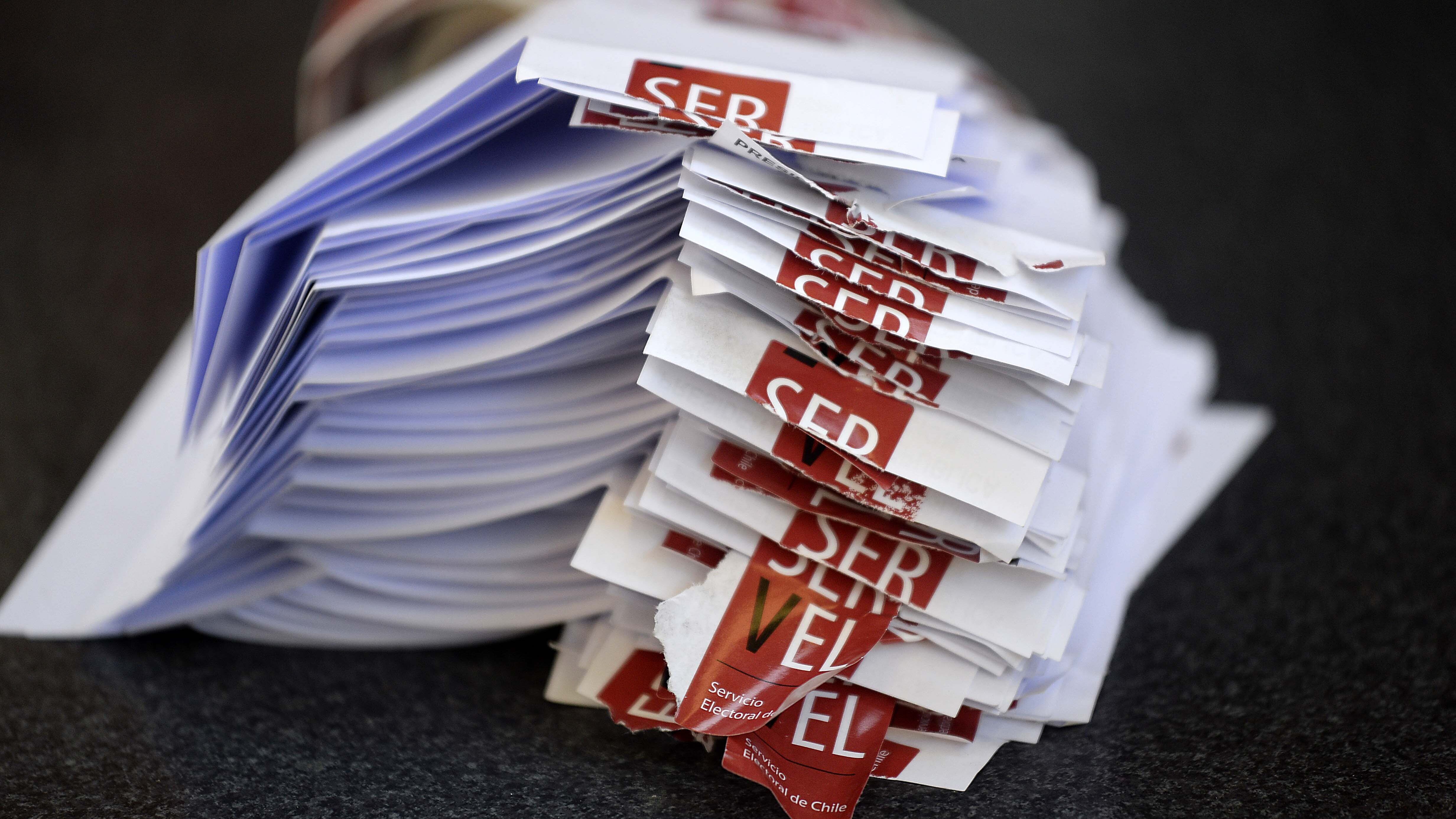 17 DICIEMBRE 2017 / VALPARAISOVotos contados ,durante la segunda vuelta de las elecciones presidenciales 2017
FOTO : PABLO OVALLE ISASMENDI /AGENCIAUNO