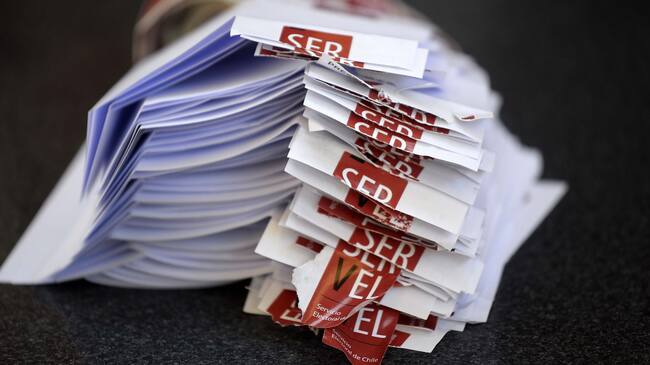 17 DICIEMBRE 2017 / VALPARAISOVotos contados ,durante la segunda vuelta de las elecciones presidenciales 2017
FOTO : PABLO OVALLE ISASMENDI /AGENCIAUNO