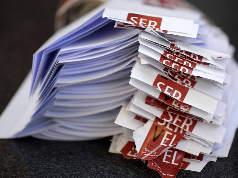 17 DICIEMBRE 2017 / VALPARAISOVotos contados ,durante la segunda vuelta de las elecciones presidenciales 2017
FOTO : PABLO OVALLE ISASMENDI /AGENCIAUNO