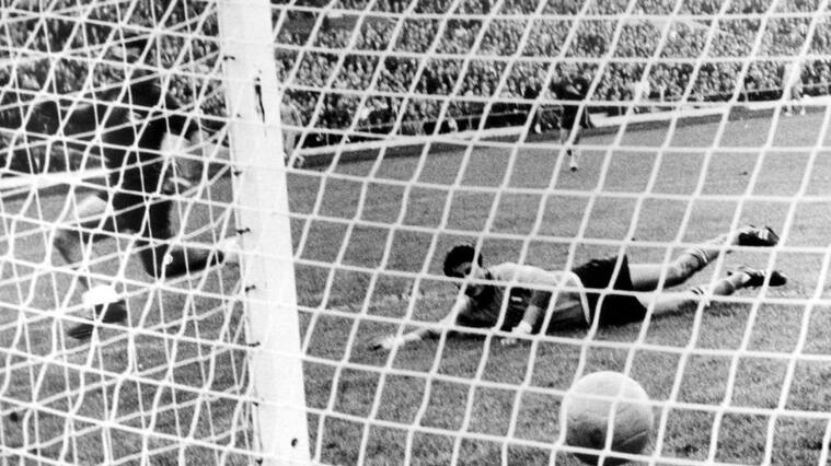 Chilean forward Ramirez (L) defeats Italian goalkeeper Mattrel, who lies flat on the ground, and scores the 1-0 goal during the 1962 World Cup game Chile against Italy at the National Stadium in Santiago de Chile, Chile, 2 June 1962. Chile won the game 2-0 in front of 66,000 spectators. The game was considered to be a scandal due to the continues series of fouls and assaults on the pitch which disrupted the game. Two Italian players were sent off whereby one player only left when police officers escorted him off the pitch. (Photo by -/picture alliance via Getty Images)