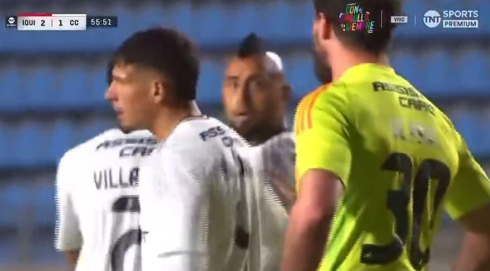 Arturo Vidal encarando a Fernando De Paul | Captura de pantalla