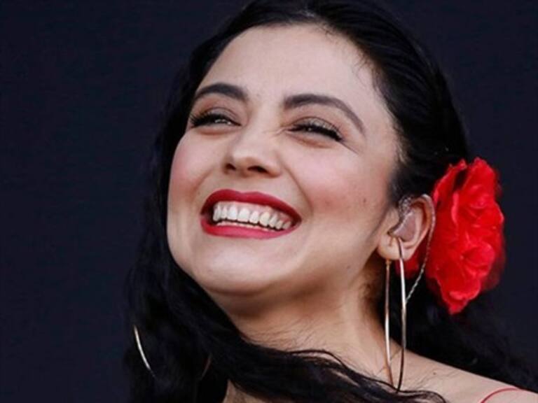 Mon Laferte visitó la población Los Nogales: «Pongo a disposición mi voz para el pueblo»