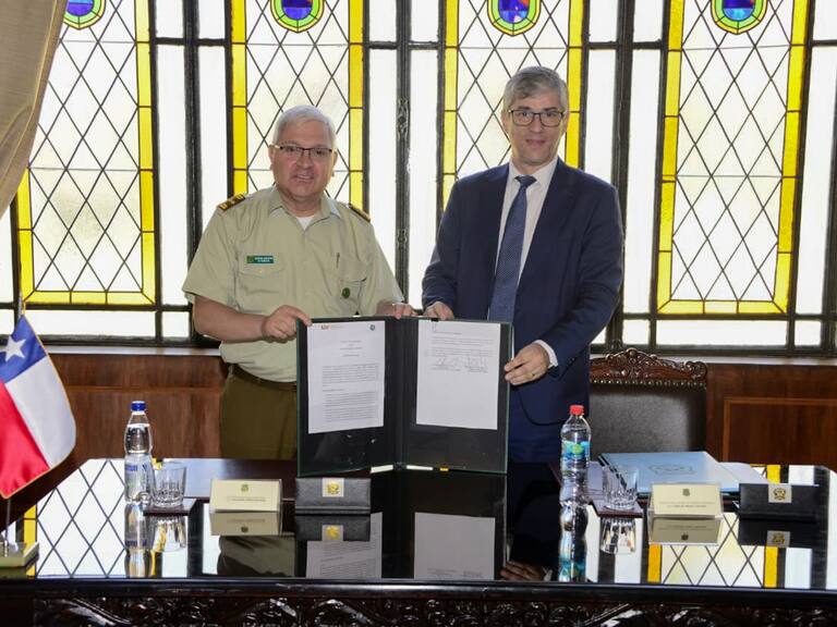 Carabineros y Unidad de Análisis Financiero firman convenio de colaboración para combatir el crimen organizado