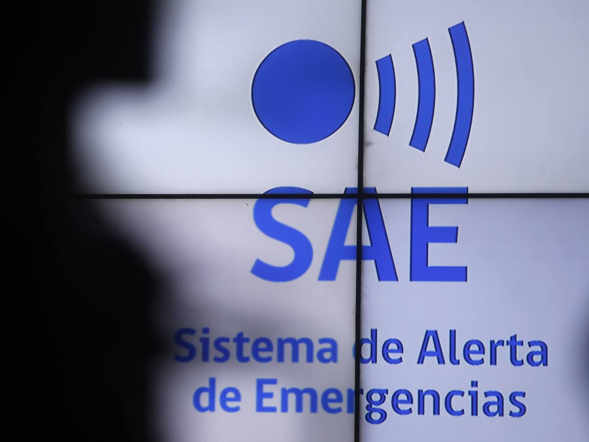 Corte masivo de luz en Chile: ¿Por qué no se avisó por alerta SAE sobre el toque de queda?