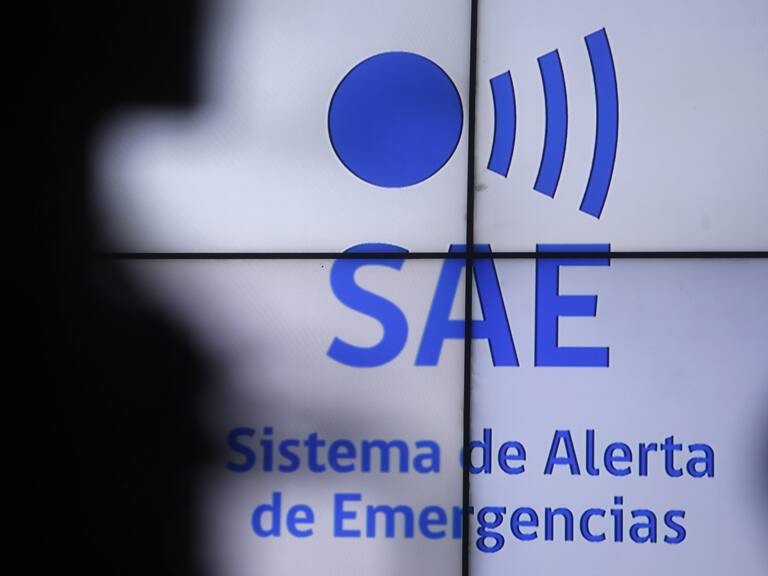 13 de Julio de 2017/SANTIAGO La Ministra de Teletransporte y Telecomunicaciones, Paola Tapia, y el subsecretario de Telecomunicaiones, Rodrigo Ramirez junto a el director nacional de la ONEMI, Ricardo Toro, inaugura la sala SAE, laboratorio de pruebas permitira a los operadores y fabricantes homologar los distintos movilices vendidos en chile, para así cumplir con la normativa que hará obligatoria la recepción de mensajes del sistema de Alerta de Emergencias a contar de Septiembre.
FOTO.VICTORPEREZ/AGENCIAUNO