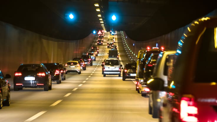 ¿Por qué recomiendan cerrar las ventanas del auto al entrar a un túnel?