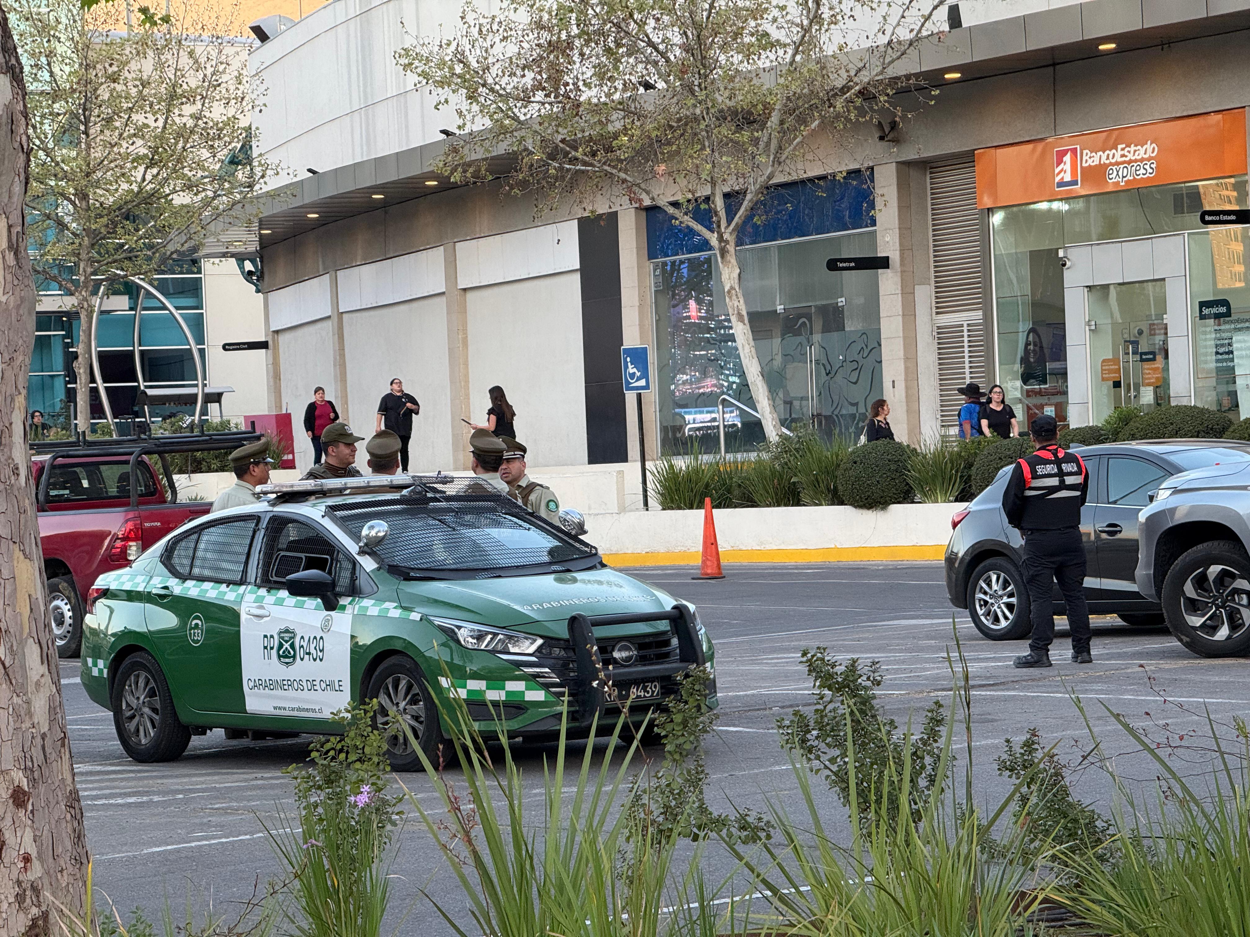 Hombre muere en Mall Plaza Vespucio
