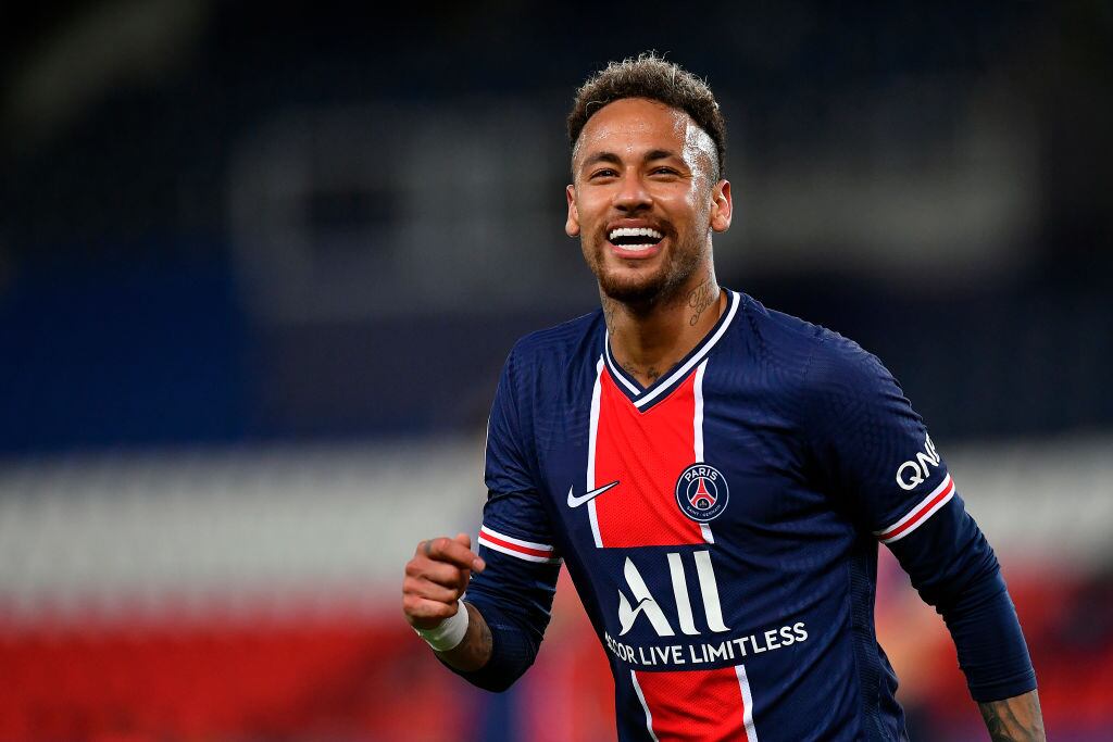 El brasilero Neymar Junior defendiendo al París Saint Germain