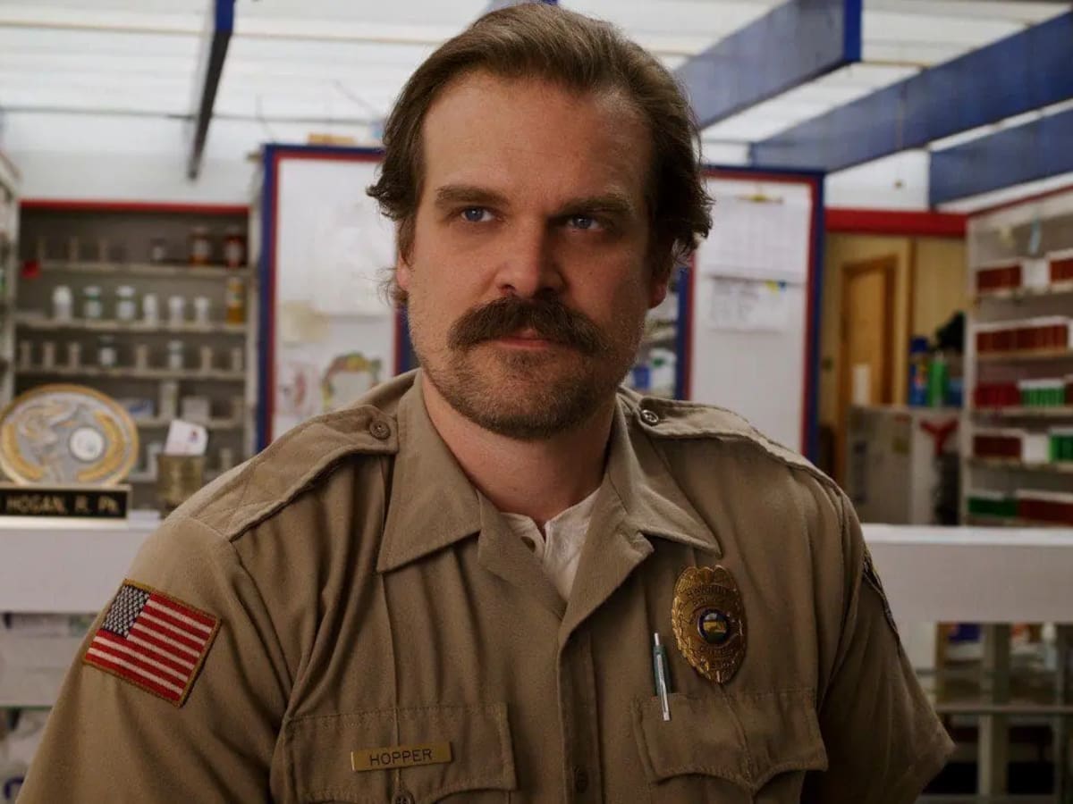 “¿Quién tuvo que decir que no?”: Los Duffer revelan que el papel de Hopper en ‘Stranger Things’ no era para David Harbour