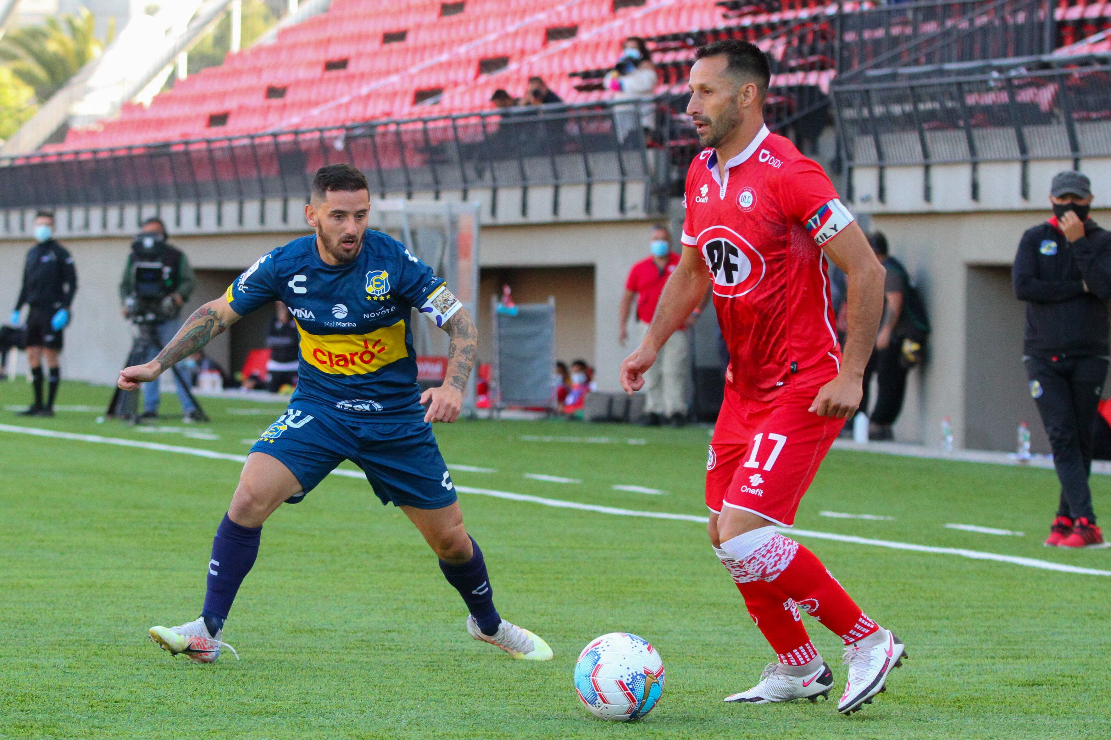 06 DE DICIEMBRE DE 2020/LA CALERAJuan Cuevas(i) y Christian Vilches(d), durante el partido valido por Vigésimo Primera fecha del Campeonato Nacional AFP PlanVital 2020, entre Unión La Calera vs Everton disputado en el Estadio Nicolás Chahuán de La Calera 

FOTO: JORGE DIAZ/AGENCIAUNO