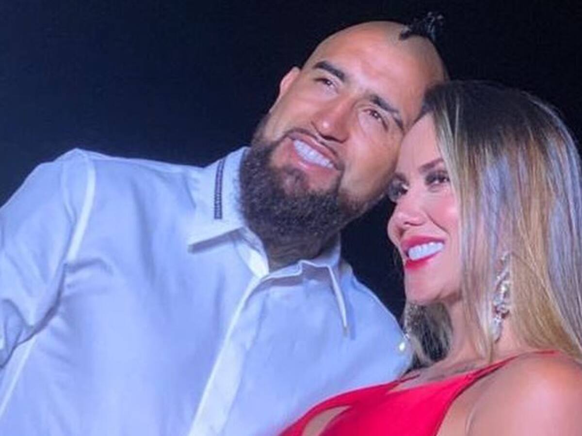 «Me vuelve loca»: Sonia Isaza le dedicó romántico mensaje a Arturo Vidal junto a sensual foto