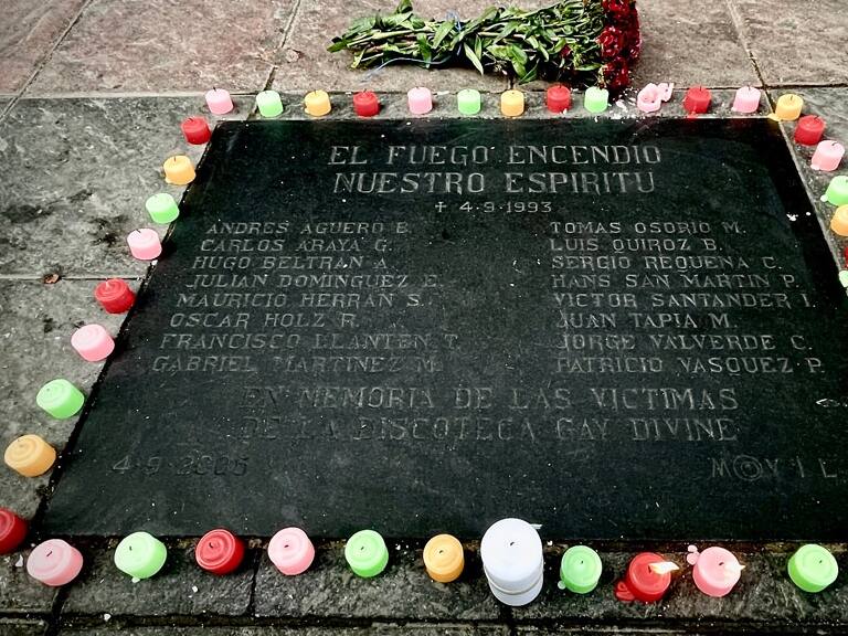 30 años de lucha: Chile declara Monumento Nacional placa contra la homofobia y transfobia de discoteca Divine