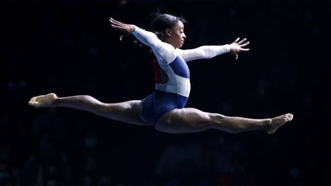 Simone Biles aseguró que debió retirarse "mucho antes de Tokio 2020"