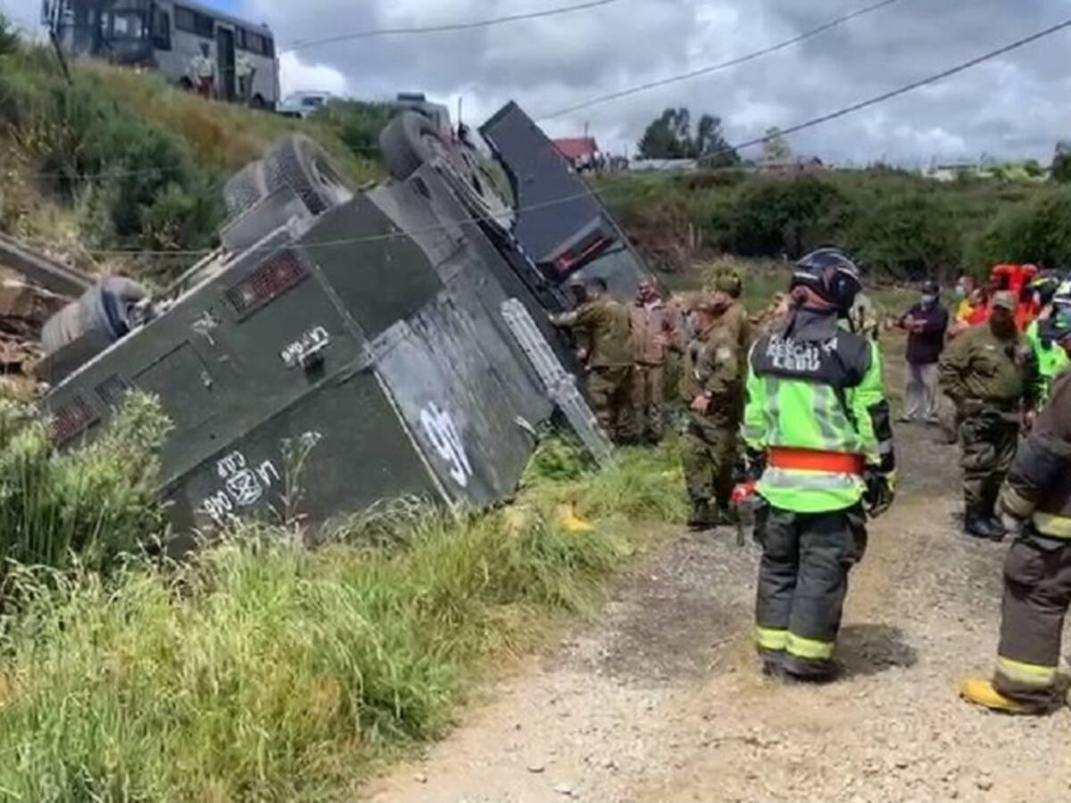 Cuatro carabineros lesionados dejó volcamiento de carro lanza aguas en la comuna de Lebu