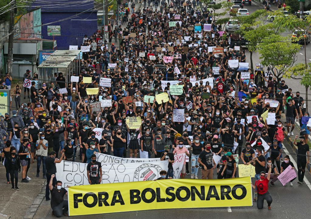 Protesta en Manaos contra el mandatario ultraderechista