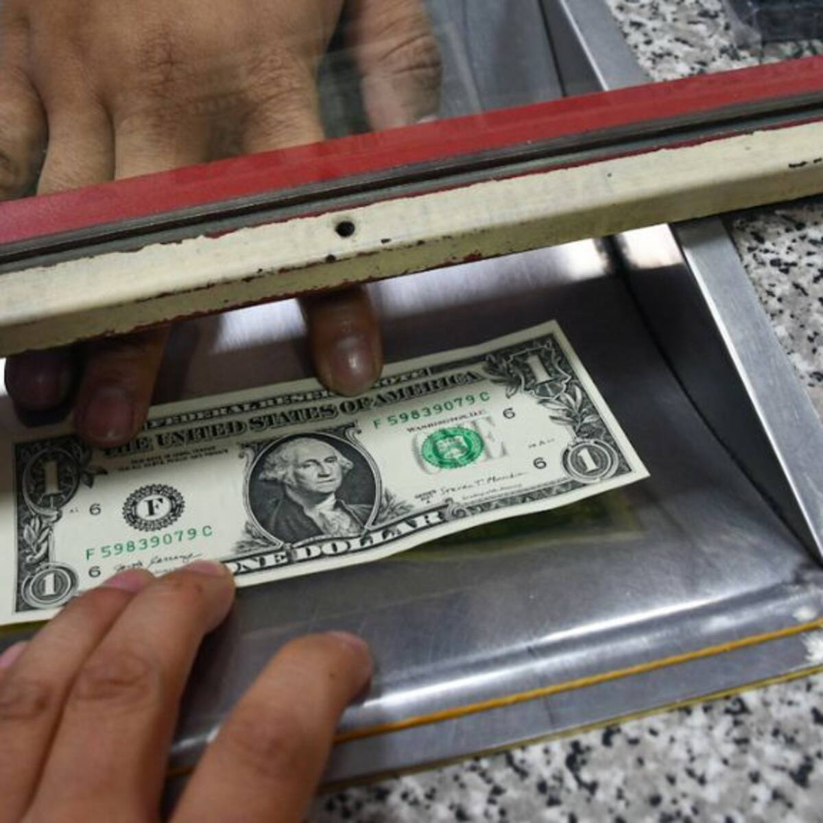 Economista Jorge Hermann: «Ha aumentado la incertidumbre en el escenario internacional por la posible desaceleración de la economía china»