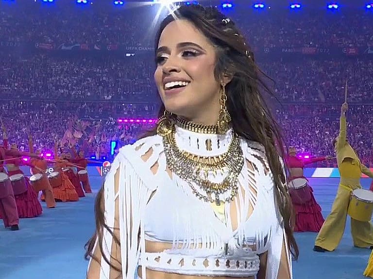 Revive la presentación de Camila Cabello en la final de la UEFA Champions League