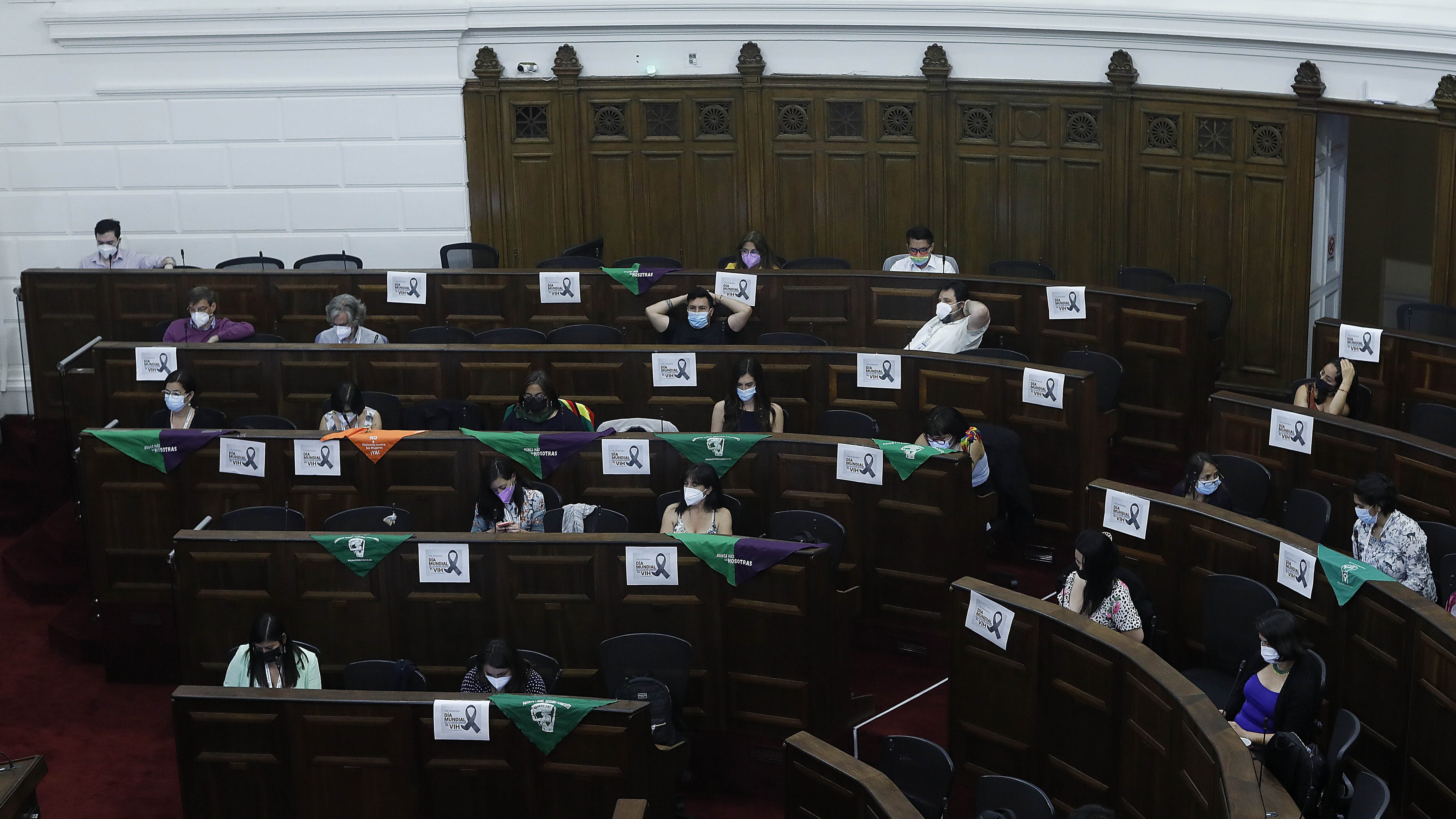 Convención Constitucional: Pleno aprobó adoptar "medidas institucionales y democráticas" para poner fin a manifestaciones de violencia