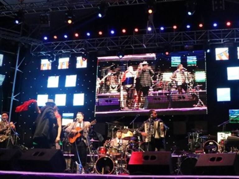Músicos pelean con sonidista en pleno escenario: «Si la orquesta suena mal no es culpa de nosotros»