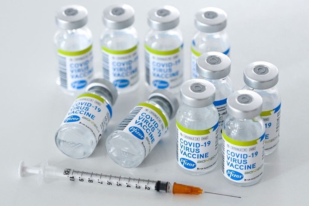 Imagen referencial de la vacuna de Pfizer y BioNTech