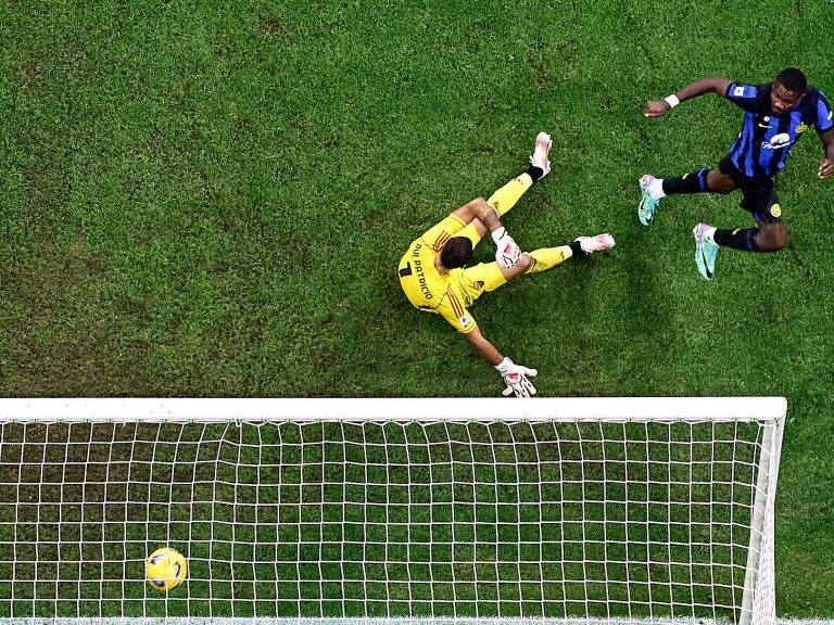 Inter de Milán vence a la Roma y sigue en lo más alto de la Serie A